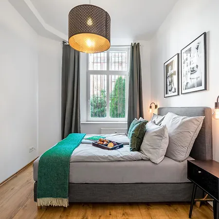 Theboediker Group & Family Apartment, 3 Bedroom 1 Living Room, 2 Bathrooms, Ideal For Bigger Groups Of 4 -9 Guests アパート