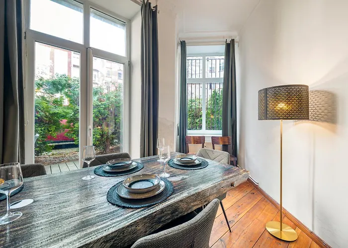 Theboediker Group & Family Apartment, 3 Bedroom 1 Living Room, 2 Bathrooms, Ideal For Bigger Groups Of 4 -9 Guests アパート *