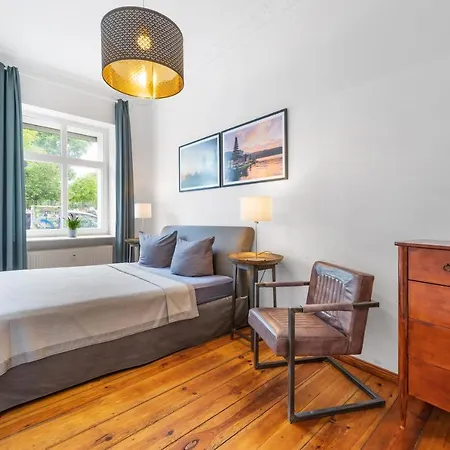 Apartment Boediker Loft, 3 Bedroom App With 2 Bath In Friedrichshain Up To 9 *