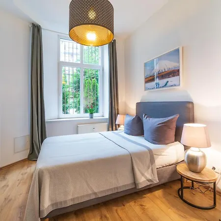 דירה Boediker Budget Group Apartment, 3 Bedroom 1 Living Room, 2 Bathrooms, Ideal For 4 -9 Guests ברלין