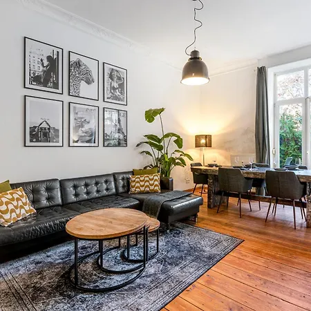 Theboediker Group & Family Apartment, 3 Bedroom 1 Living Room, 2 Bathrooms, Ideal For Bigger Groups Of 4 -9 Guests