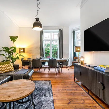 Theboediker Group & Family Apartment, 3 Bedroom 1 Living Room, 2 Bathrooms, Ideal For Bigger Groups Of 4 -9 Guests *