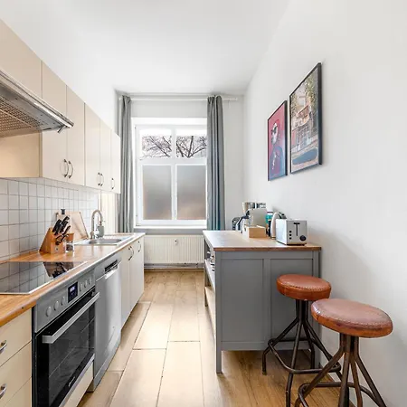 Theboediker Group & Family Apartment, 3 Bedroom 1 Living Room, 2 Bathrooms, Ideal For Bigger Groups Of 4 -9 Guests 公寓