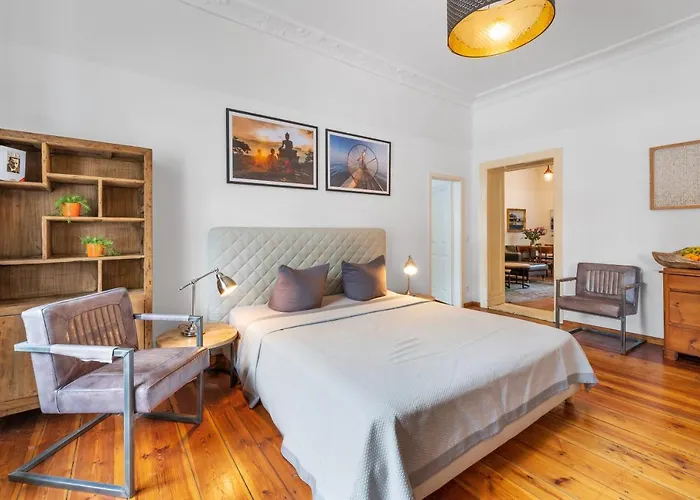 Theboediker Group & Family Apartment, 3 Bedroom 1 Living Room, 2 Bathrooms, Ideal For Bigger Groups Of 4 -9 Guests