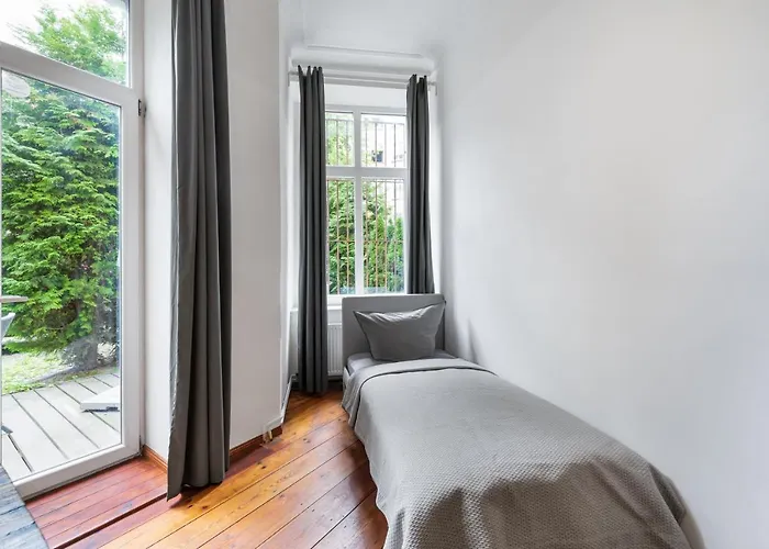 Theboediker Group & Family Apartment, 3 Bedroom 1 Living Room, 2 Bathrooms, Ideal For Bigger Groups Of 4 -9 Guests *