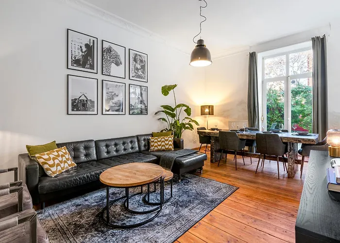 Theboediker Group & Family Apartment, 3 Bedroom 1 Living Room, 2 Bathrooms, Ideal For Bigger Groups Of 4 -9 Guests