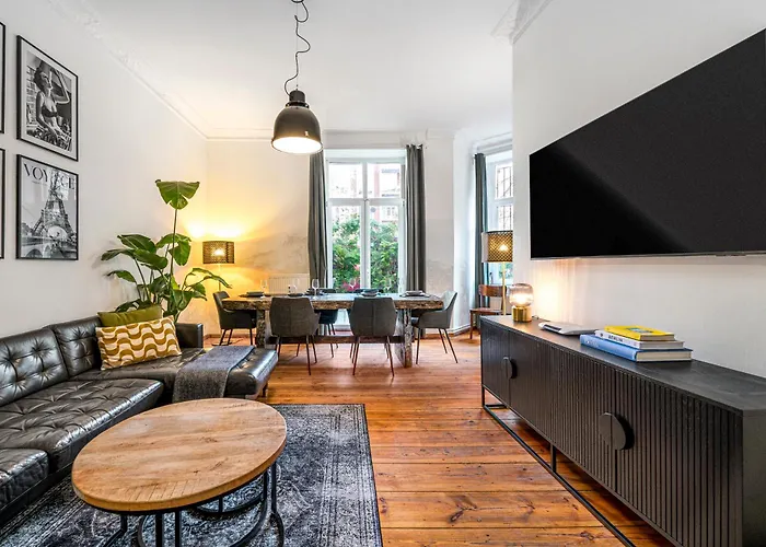 Theboediker Group & Family Apartment, 3 Bedroom 1 Living Room, 2 Bathrooms, Ideal For Bigger Groups Of 4 -9 Guests *