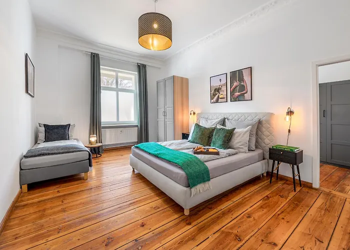 Theboediker Group & Family Apartment, 3 Bedroom 1 Living Room, 2 Bathrooms, Ideal For Bigger Groups Of 4 -9 Guests * Berlin