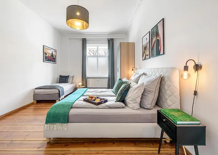 Theboediker Group & Family Apartment, 3 Bedroom 1 Living Room, 2 Bathrooms, Ideal For Bigger Groups Of 4 -9 Guests *