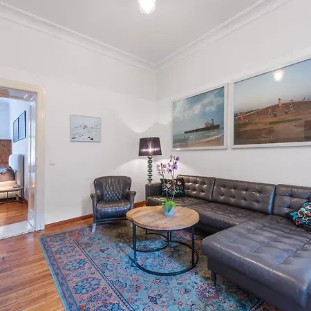 Apartment Boediker Budget Group Apartment, 3 Bedroom 1 Living Room, 2 Bathrooms, Ideal For 4 -9 Guests *