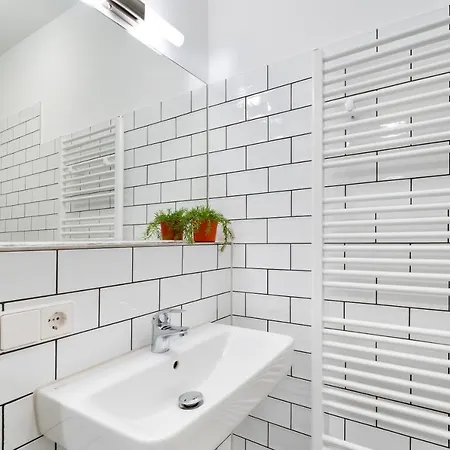 Boediker Loft, 3 Bedroom App With 2 Bath In Friedrichshain Up To 9 * Berlín