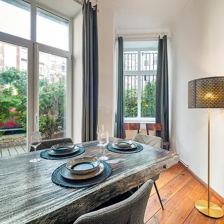 Theboediker Group & Family Apartment, 3 Bedroom 1 Living Room, 2 Bathrooms, Ideal For Bigger Groups Of 4 -9 Guests Apartmán *