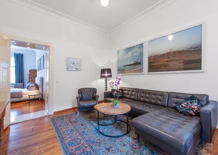 شقة Boediker Budget Group Apartment, 3 Bedroom 1 Living Room, 2 Bathrooms, Ideal For 4 -9 Guests *